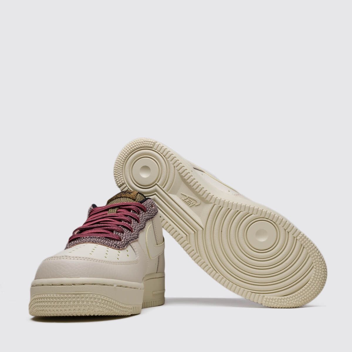 Nike Air Force 1 '07 LV8 4 Sneakers