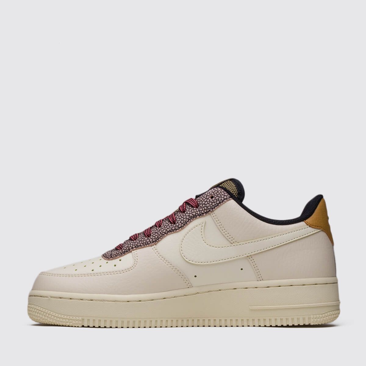 Nike Air Force 1 '07 LV8 4 Sneakers