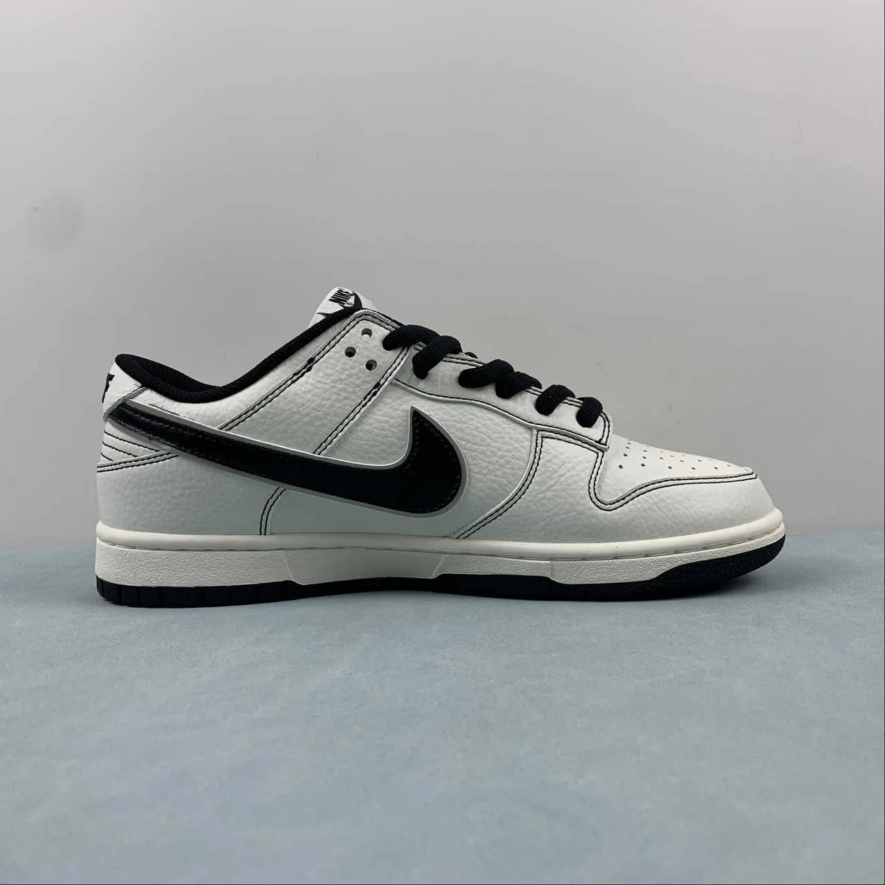 Supreme x SB Dunk Low Off White Black