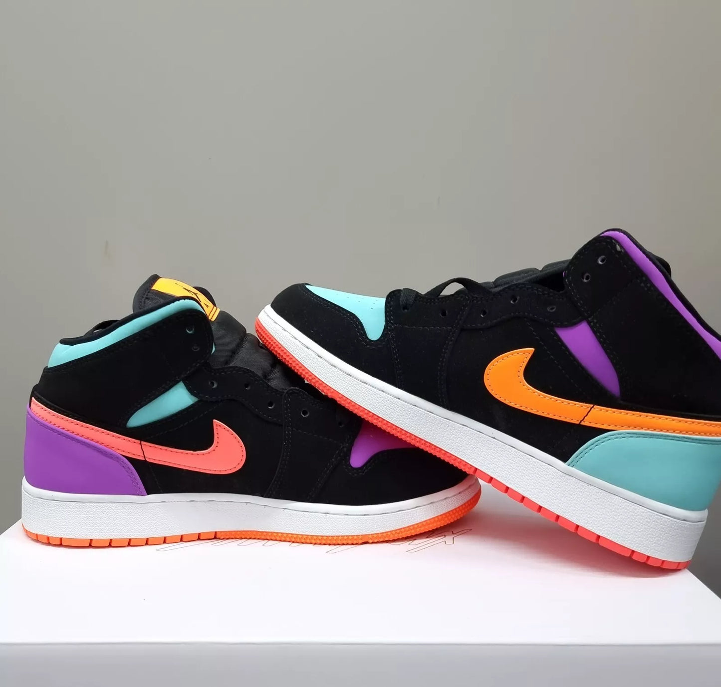 Nike Air Jordan 1 Mid Women Sneaker