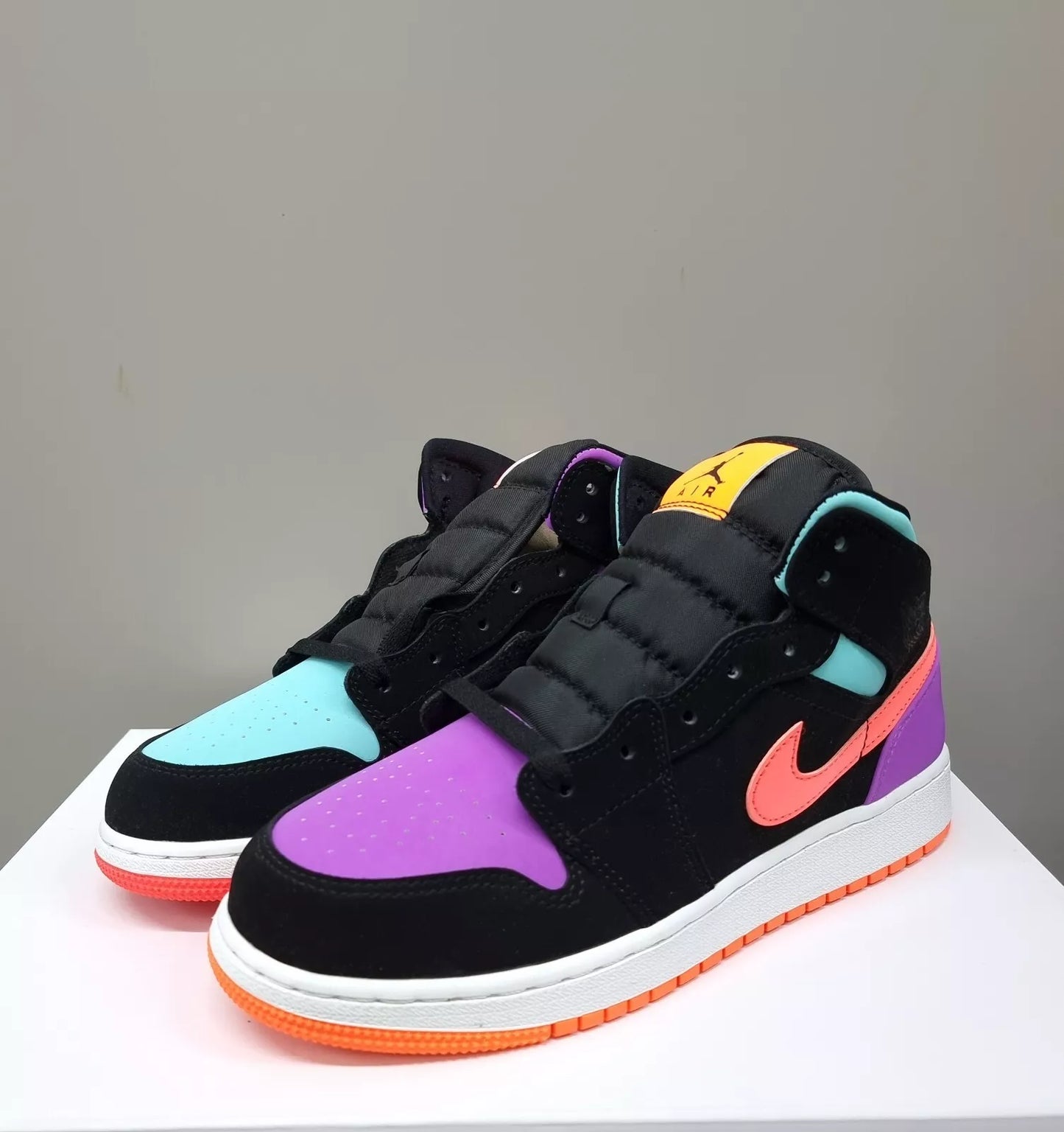 Nike Air Jordan 1 Mid Women Sneaker