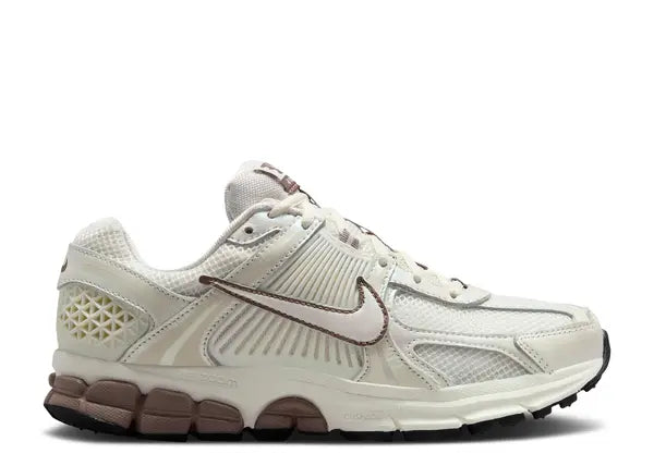 *Nike WMNS Air Zoom Vomero 5 “Sail/Mink Brown” – Women’s Running Shoes**