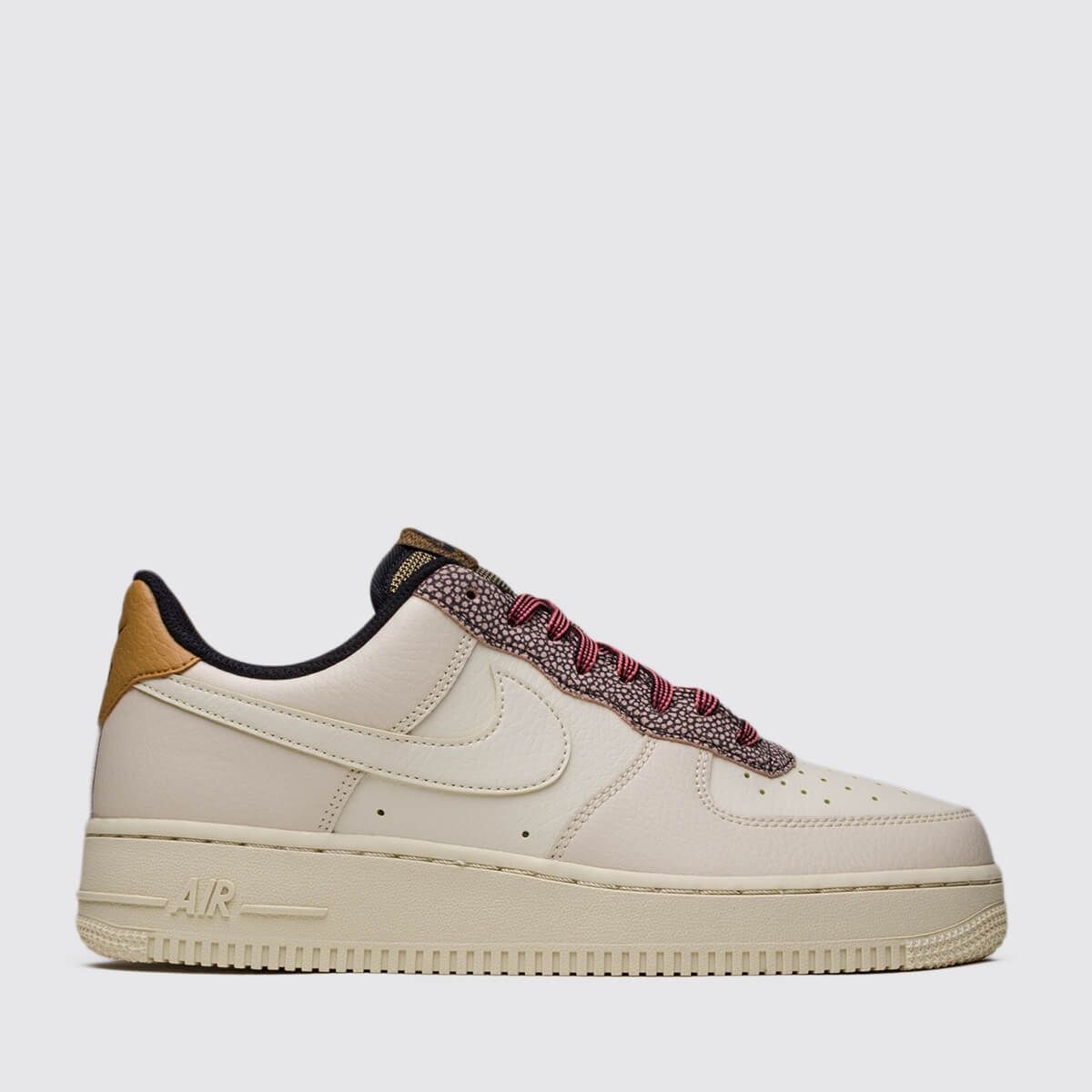 Nike Air Force 1 '07 LV8 4 Sneakers