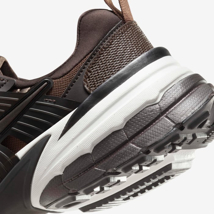**Nike V2K Run – Women’s Sneakers**
