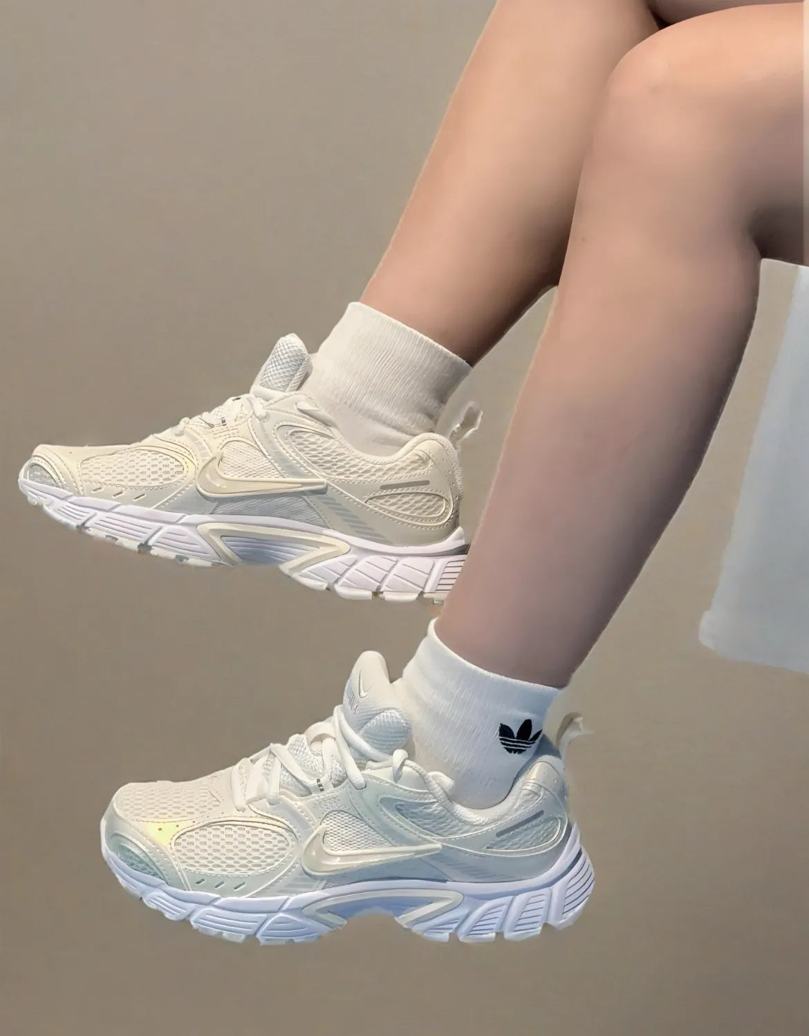 **Nike V5 RNR “White / Vast Grey / College Women’s Sneakers**