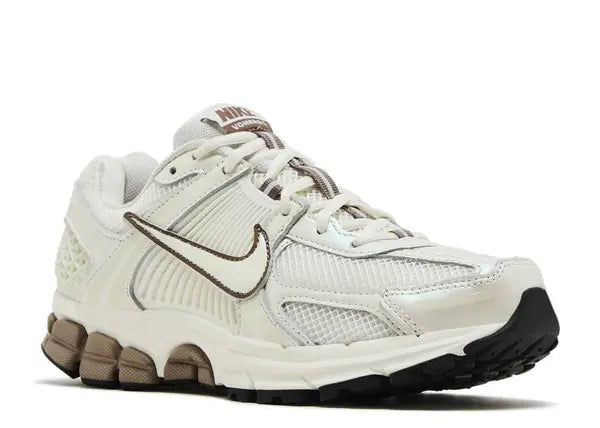 *Nike WMNS Air Zoom Vomero 5 “Sail/Mink Brown” – Women’s Running Shoes**