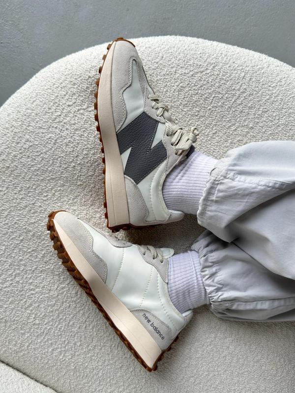New Balance 327