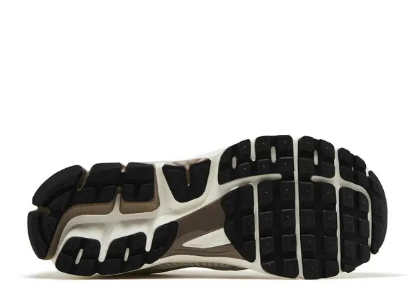 *Nike WMNS Air Zoom Vomero 5 “Sail/Mink Brown” – Women’s Running Shoes**