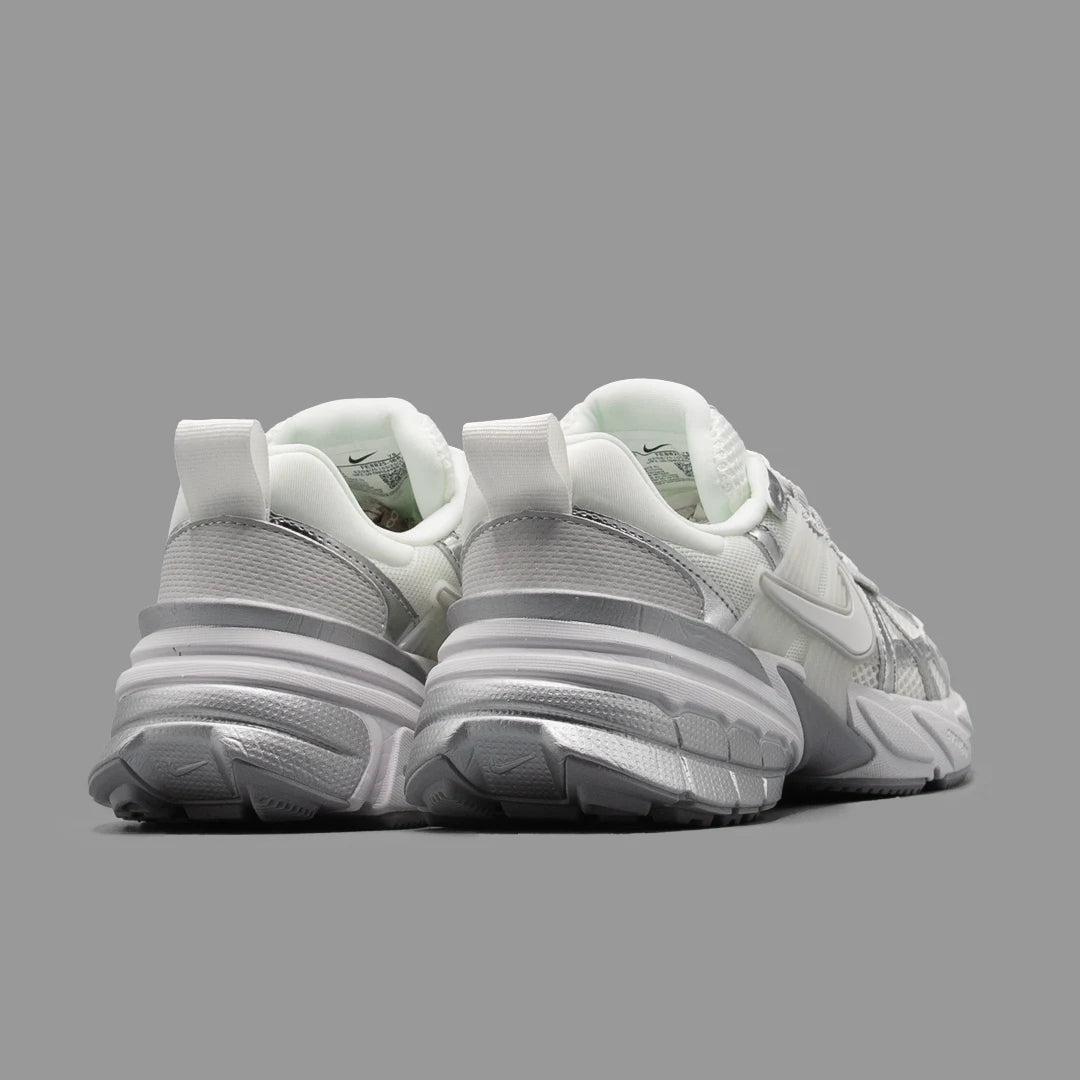 Nike V2K Run – White / Silver