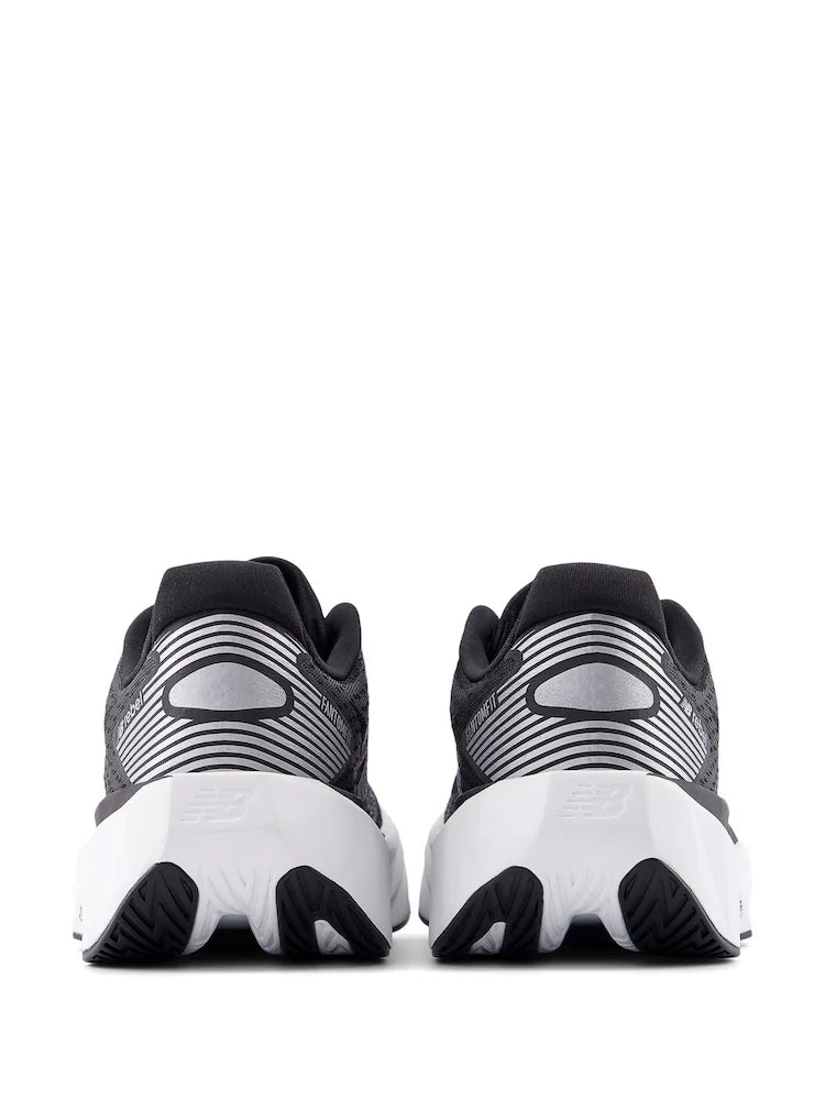 **New Balance FuelCell Rebel v5 – Women’s Trainers (Black/White)**