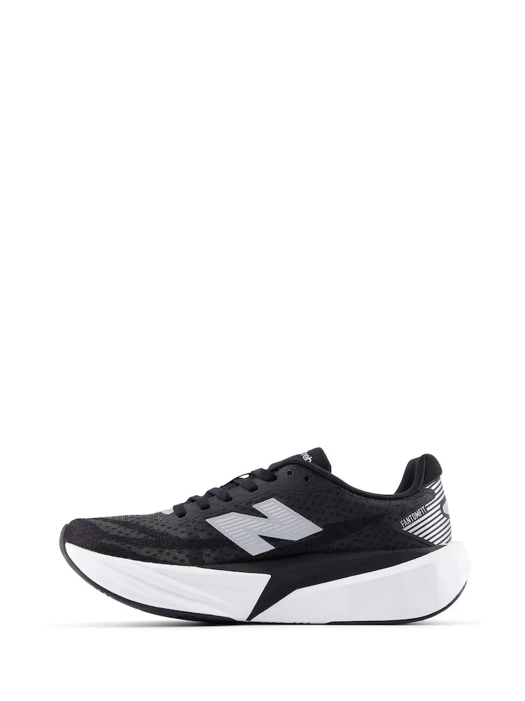 **New Balance FuelCell Rebel v5 – Women’s Trainers (Black/White)**