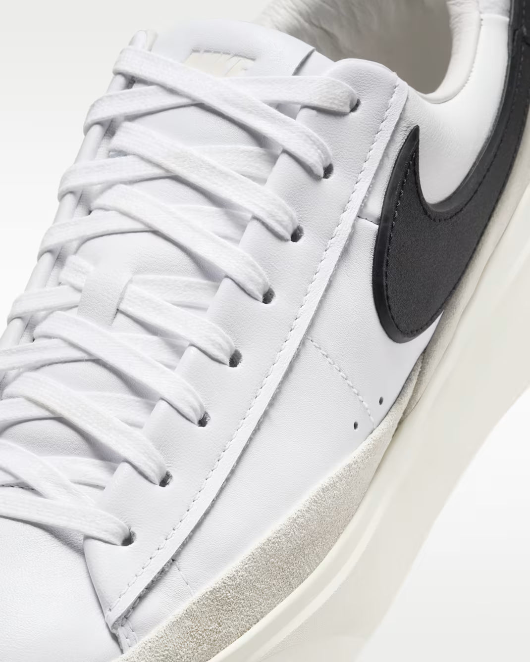 **Nike Blazer Phantom Low – Women’s Sneakers**