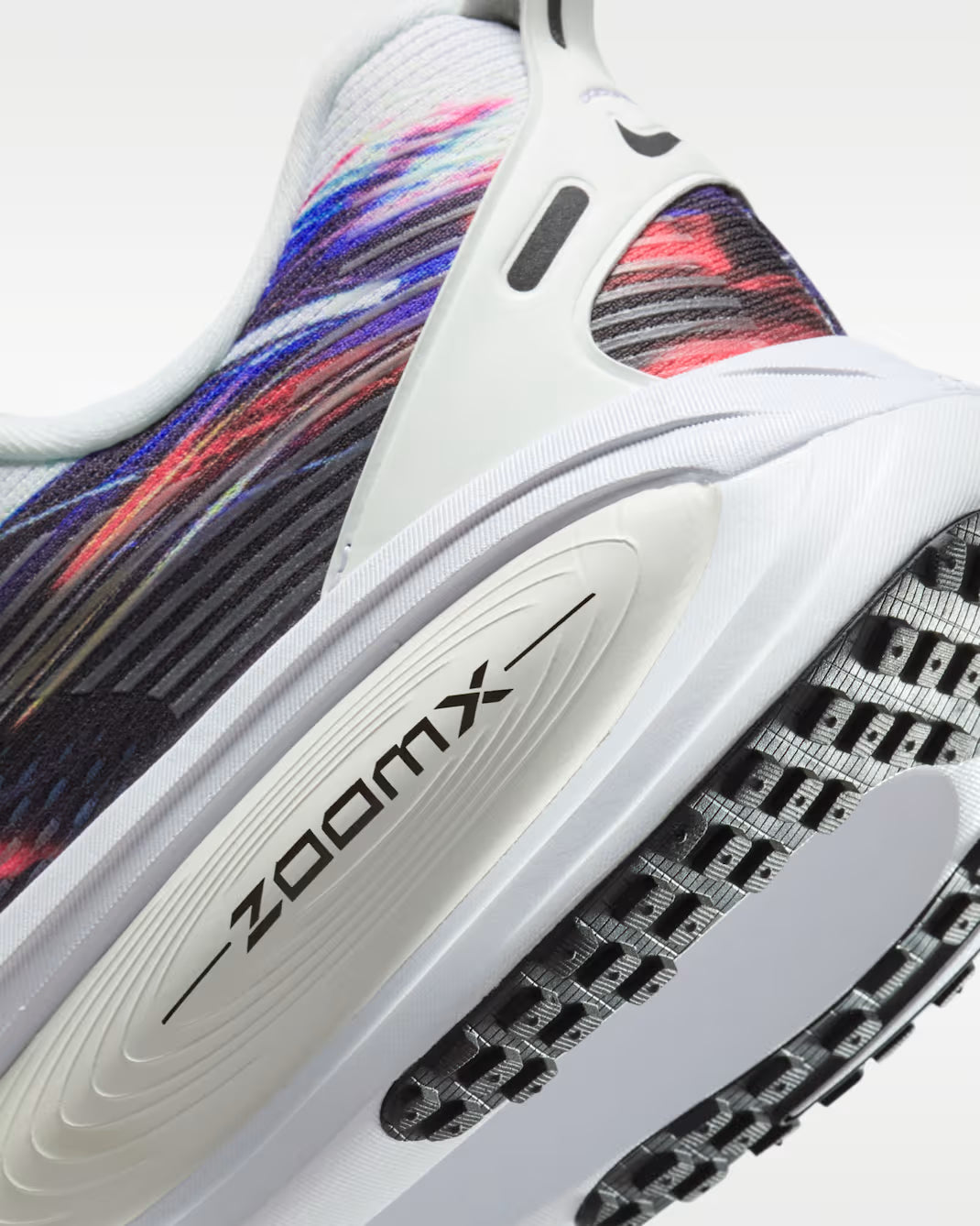 Nike Vomero 18 SE Men’s Road Running Shoes