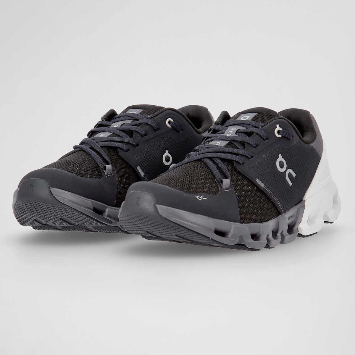 **On Cloudmonster – Women’s Trainers**