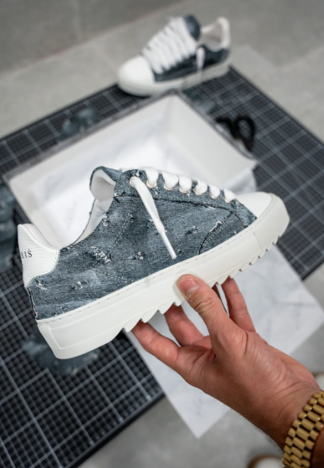 Thrashed Denim trainer