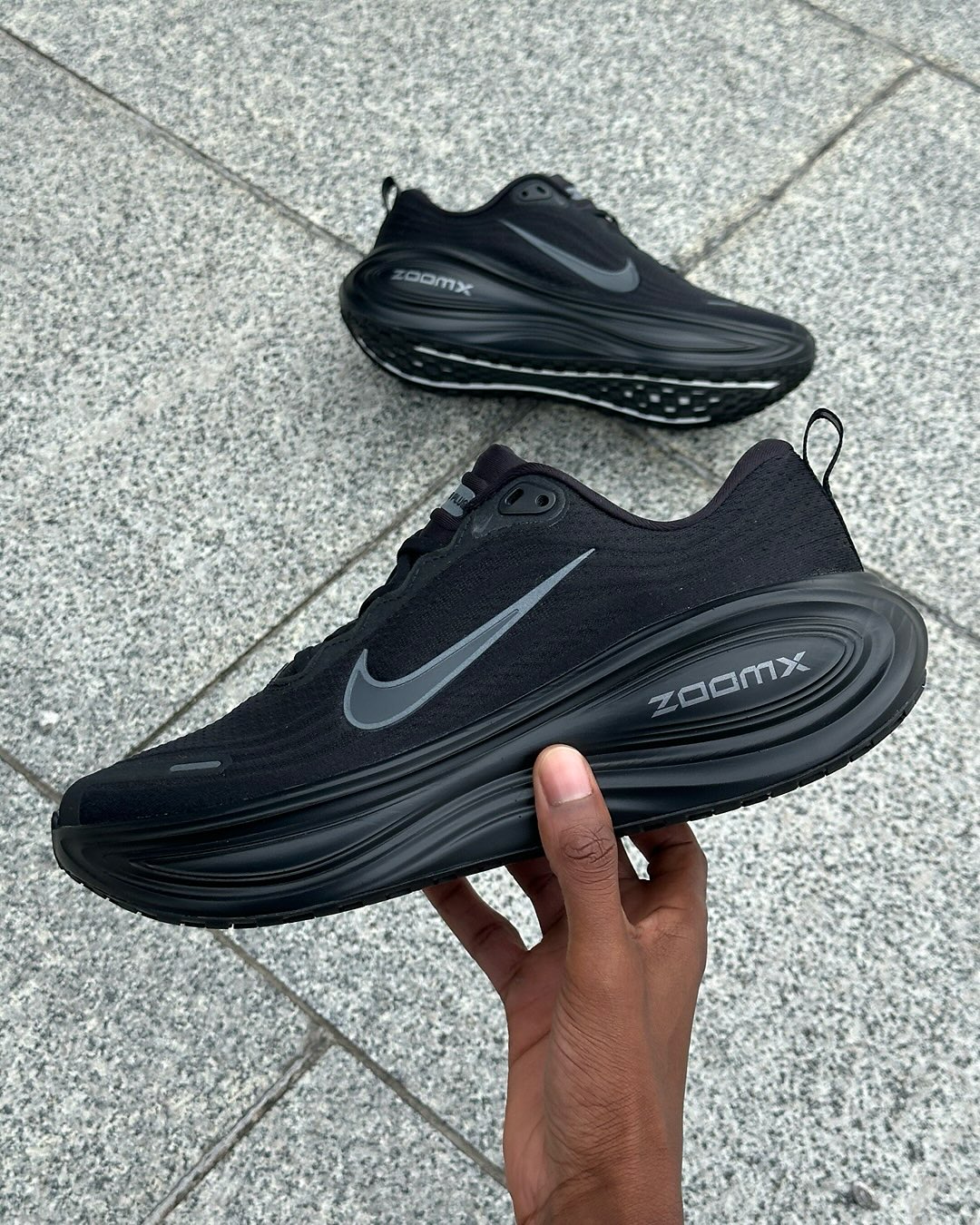 **Nike ZoomX Vomero Plus – Men’s Running Sneakers (Black)**