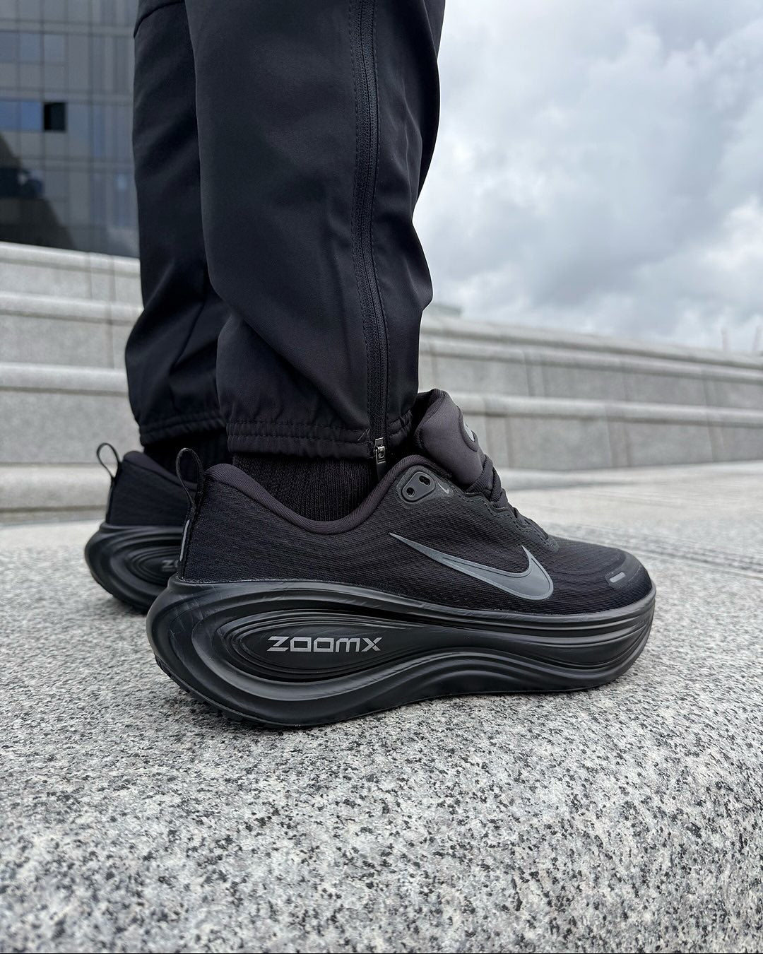 **Nike ZoomX Vomero Plus – Men’s Running Sneakers (Black)**