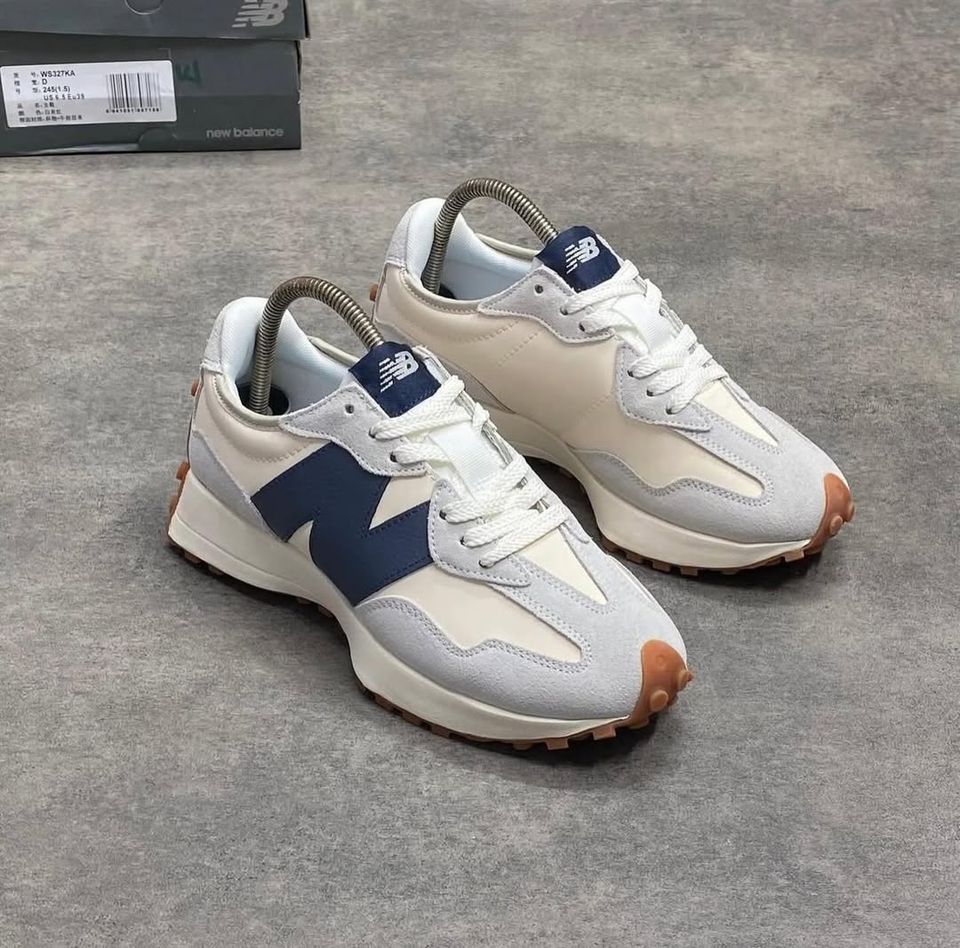 **New Balance 327 – Women’s Sneakers**