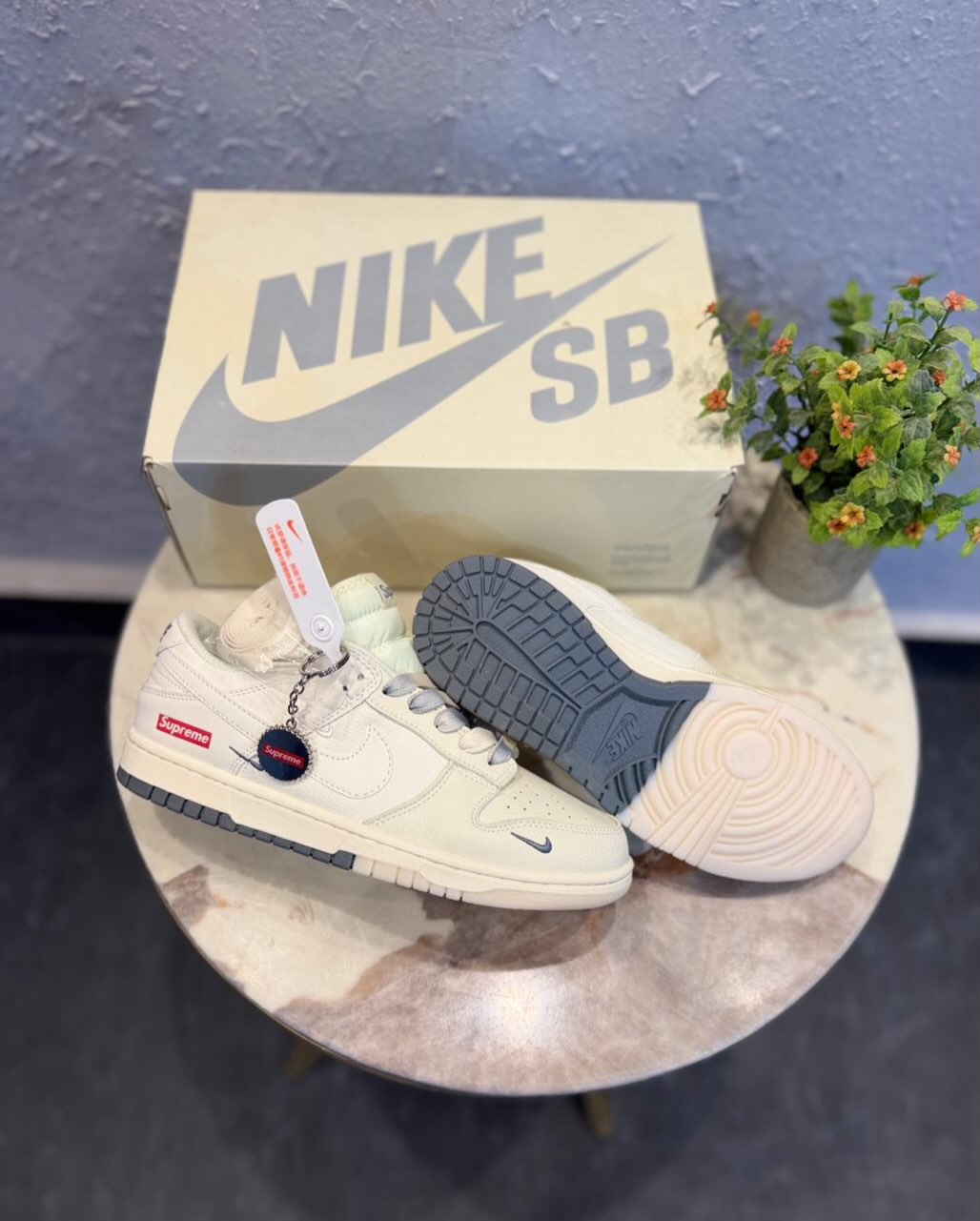 **Nike SB Dunk Low x Supreme “White” – Unisex Sneakers**