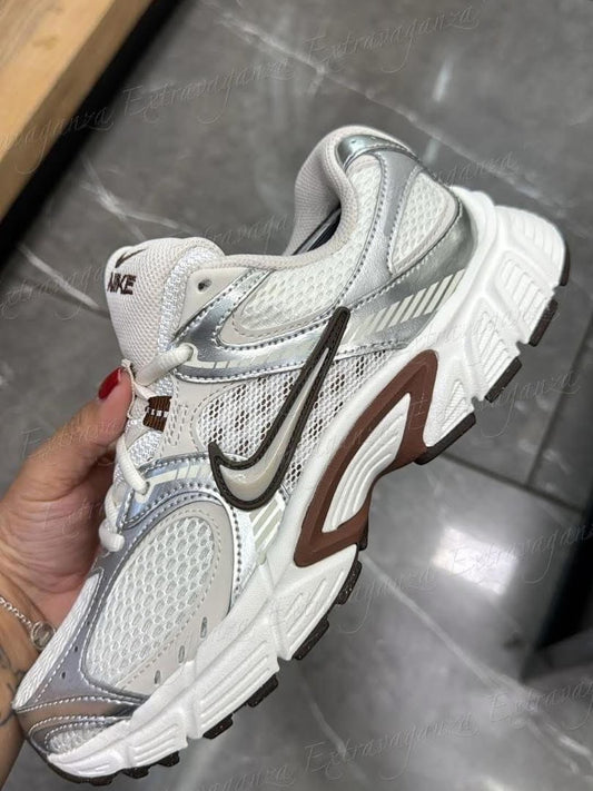 **Nike V5 RNR “White / Vast Brown / College Women’s Sneakers**