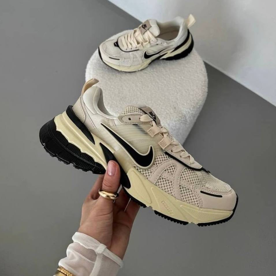 **Nike V2K Run – Women’s Sneakers**