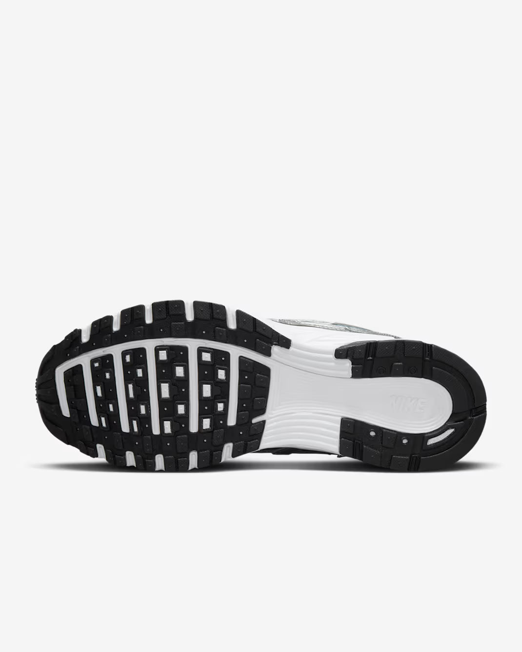 **Nike P-6000 – Silver – Unisex Sneakers**