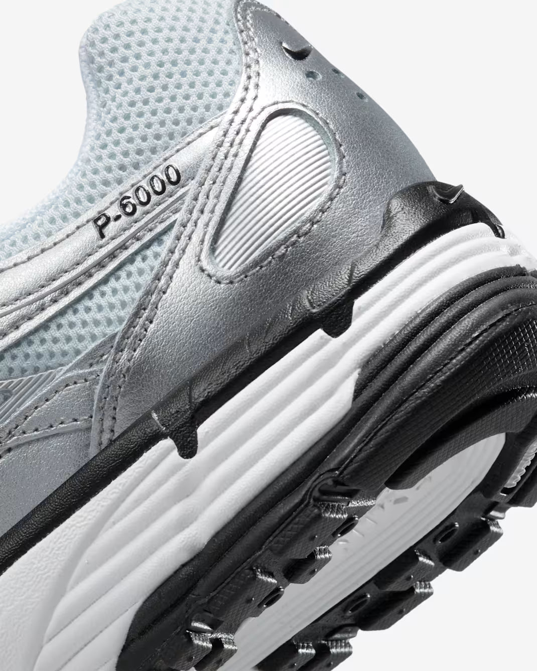 **Nike P-6000 – Silver – Unisex Sneakers**