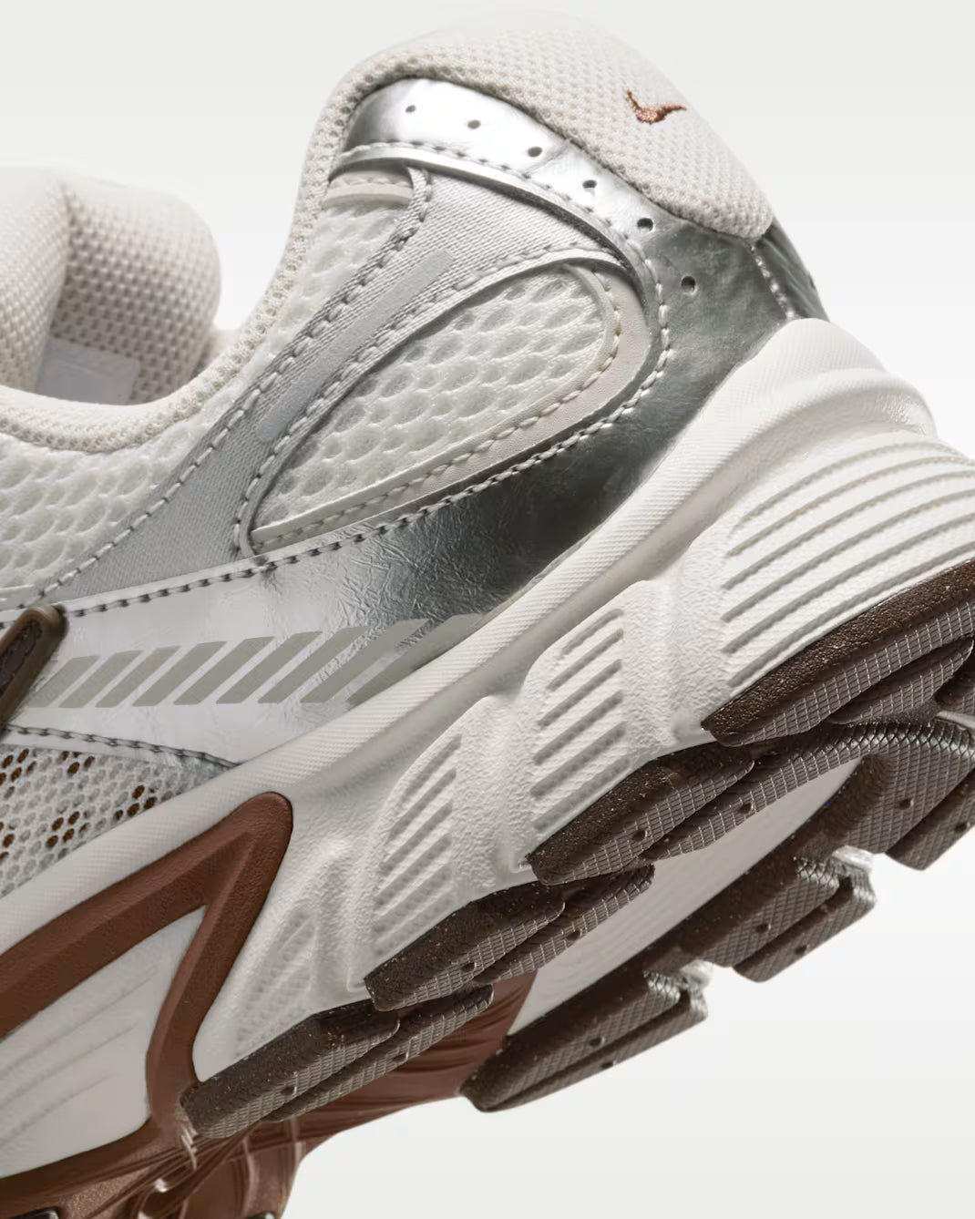 **Nike V5 RNR “White / Vast Brown / College Women’s Sneakers**