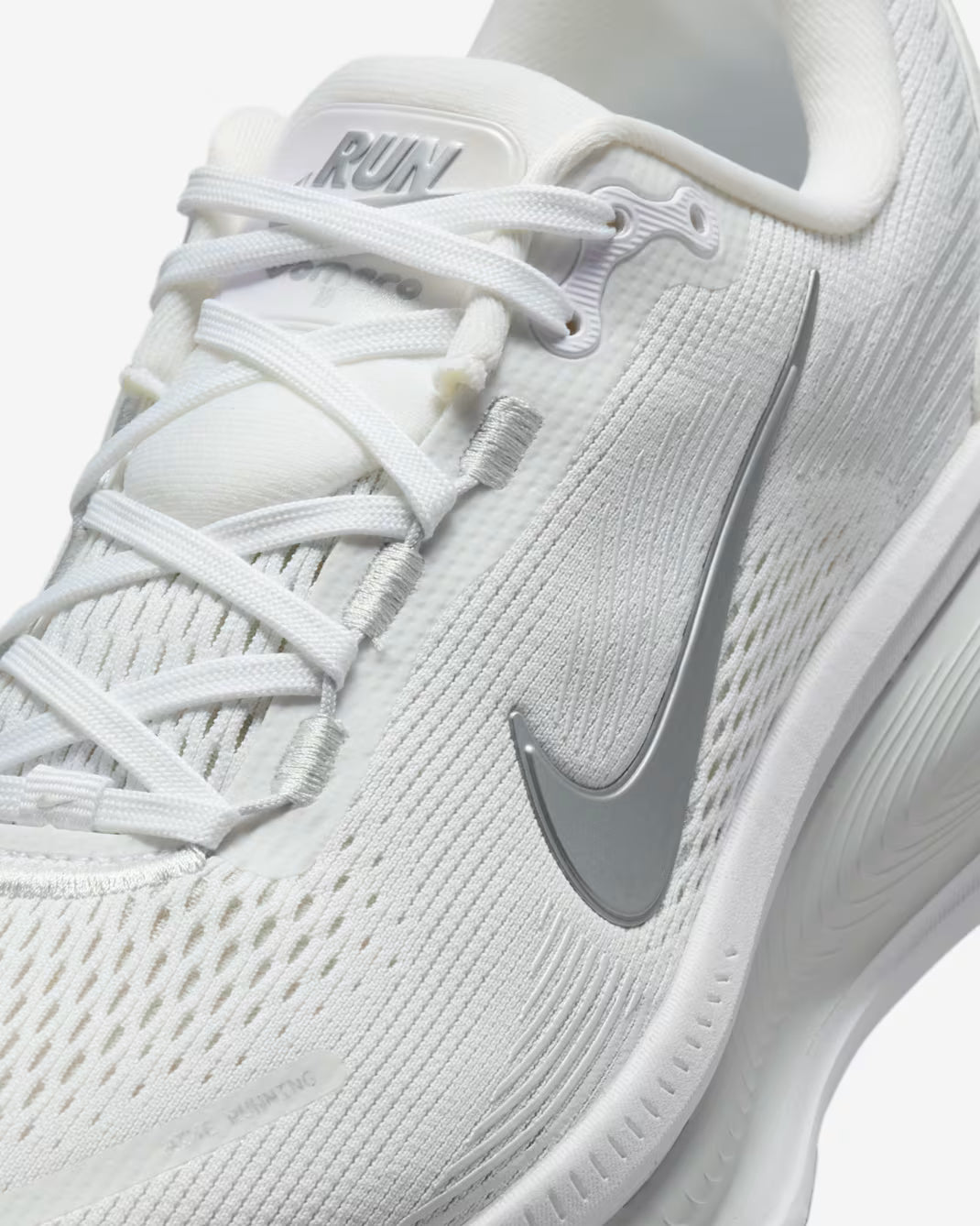 Nike Running Vomero 18 – White / Silver