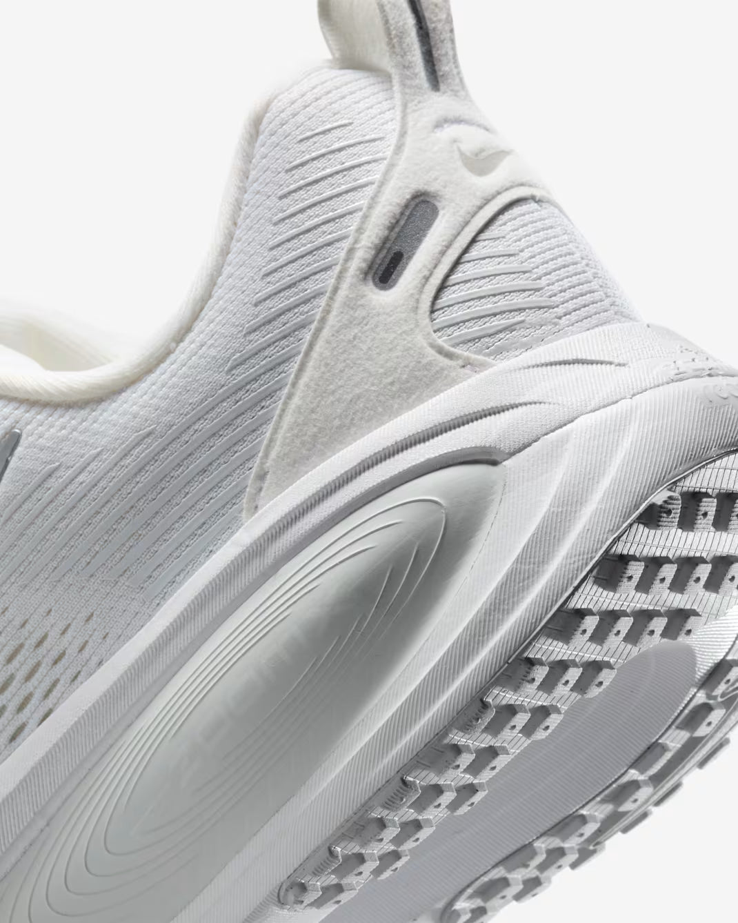 Nike Running Vomero 18 – White / Silver