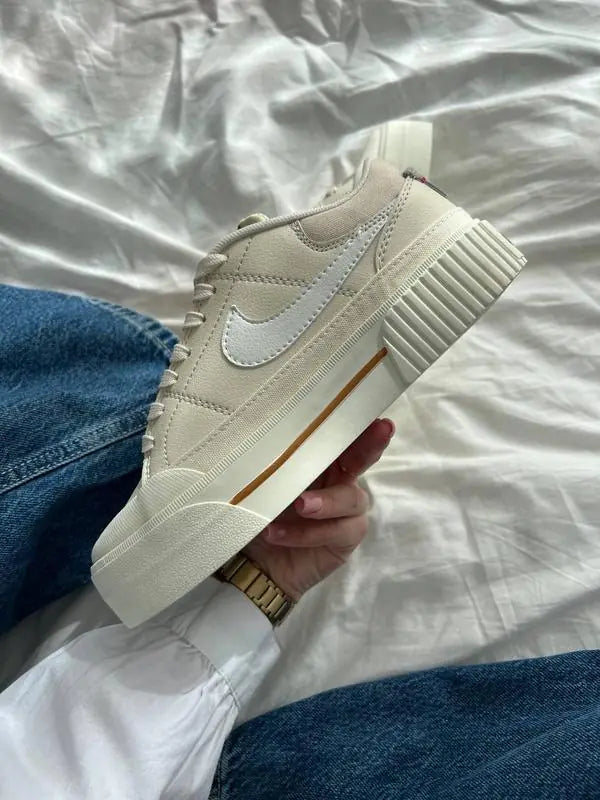 **Nike Court Legacy Lift – Women’s Sneakers (Beige)**