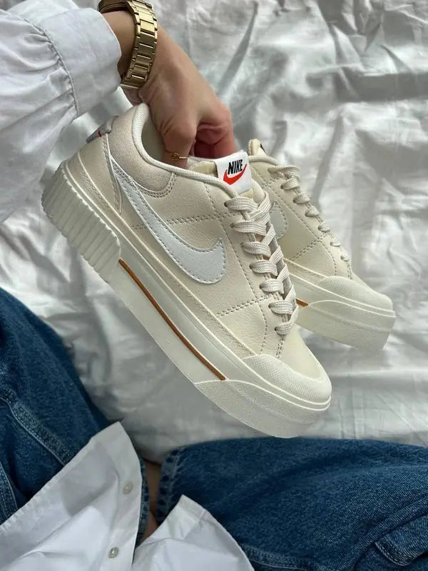 **Nike Court Legacy Lift – Women’s Sneakers (Beige)**