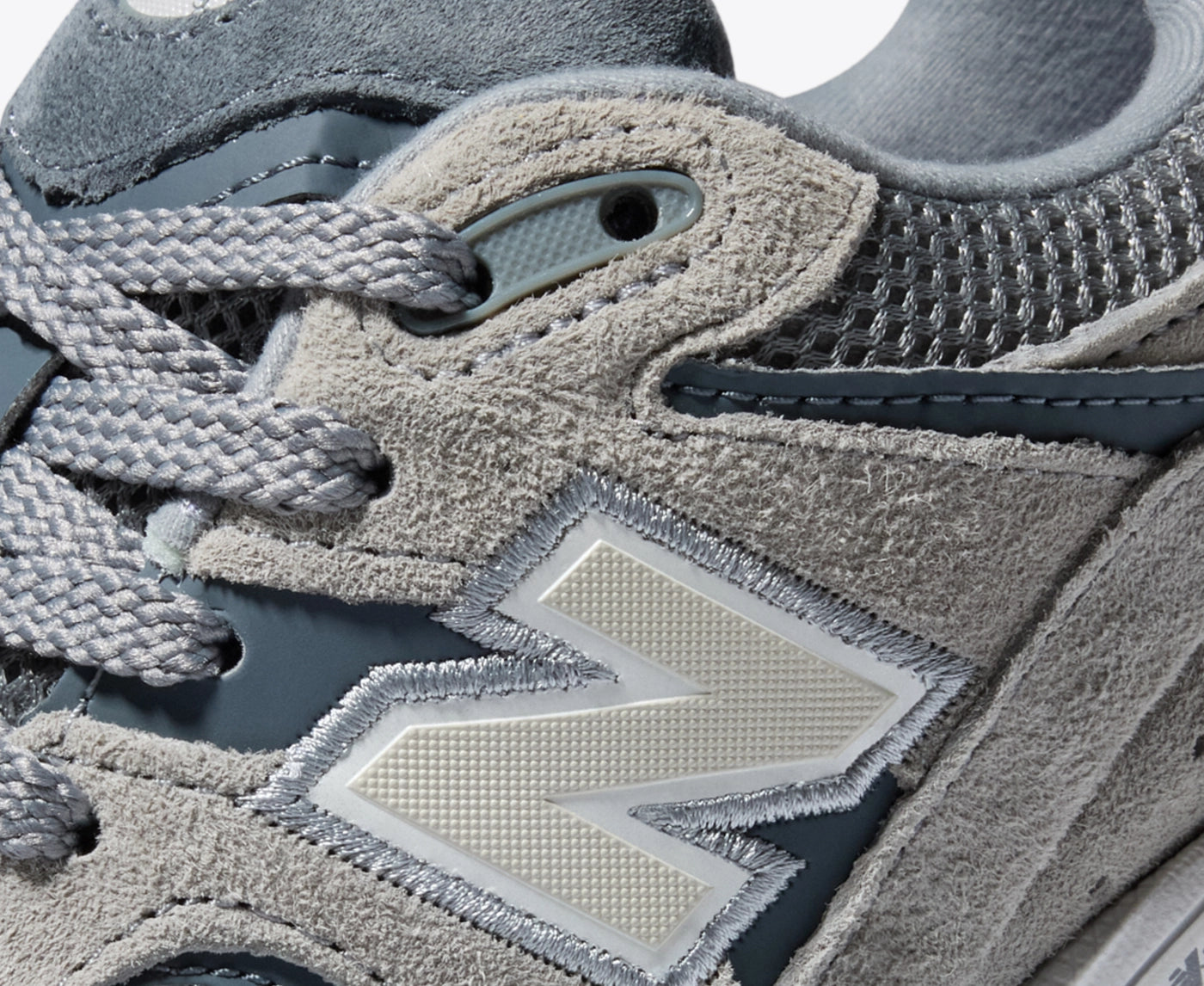 **New Balance 2002 – Men’s Sneakers**