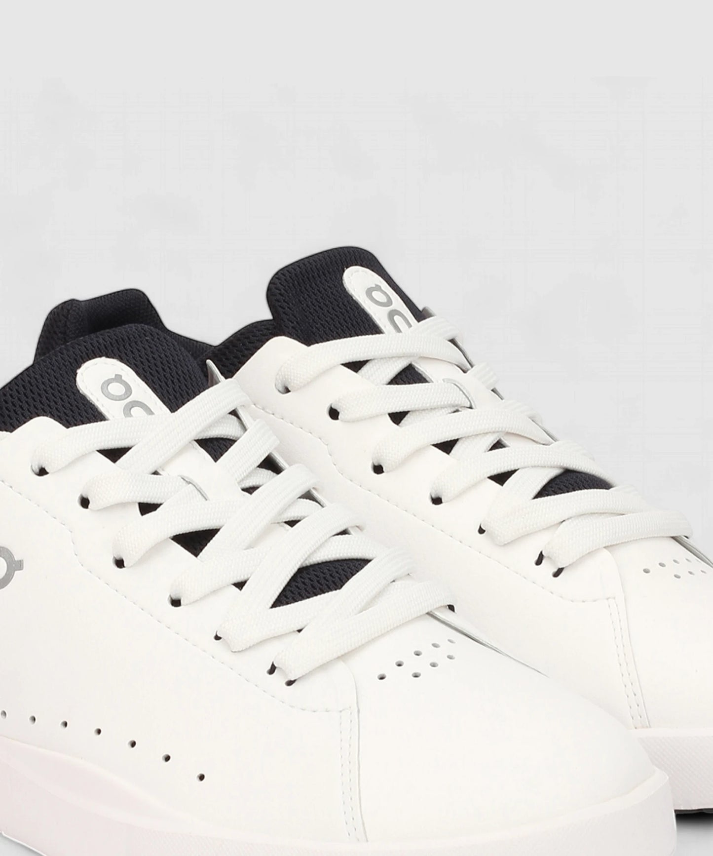 On The Roger Advantage White x Black Sneakers