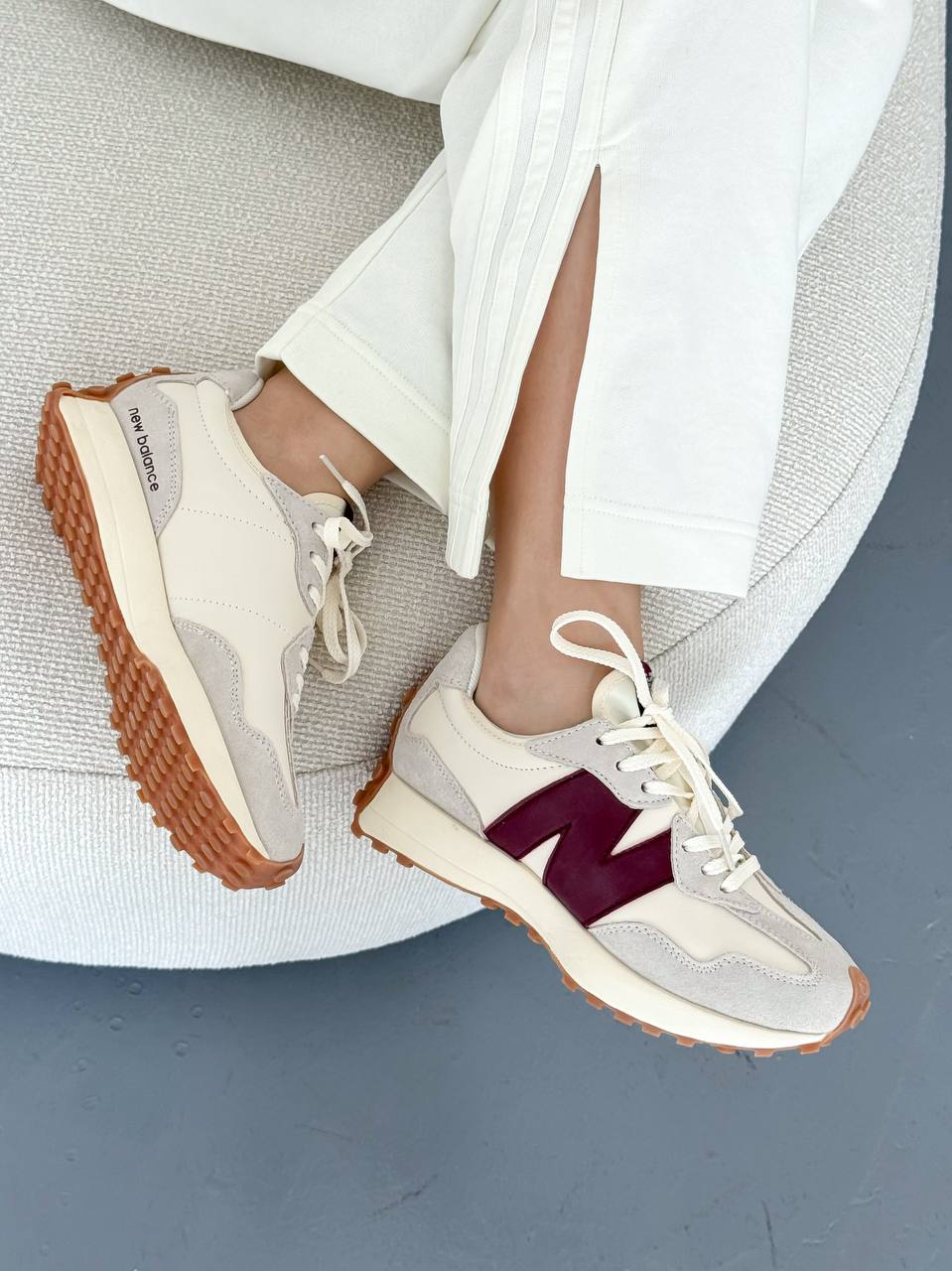 New Balance 327 – Beige / Bordo