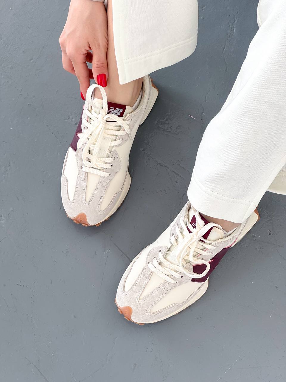 New Balance 327 – Beige / Bordo