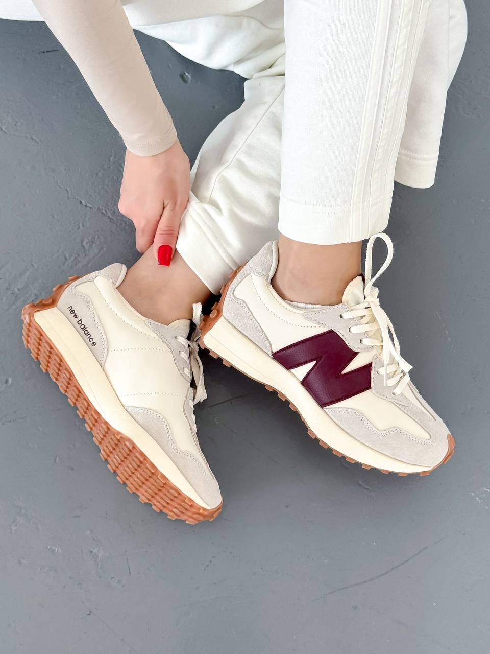 New Balance 327 – Beige / Bordo