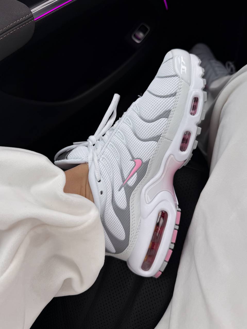 Nike Air Max TN Plus – White / Grey / Pink