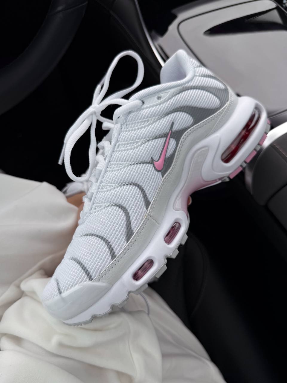 Nike Air Max TN Plus – White / Grey / Pink
