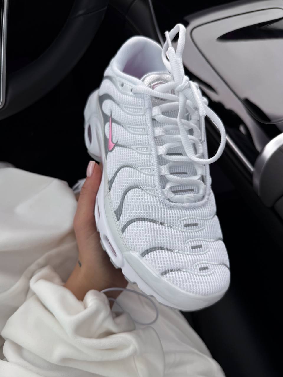 Nike Air Max TN Plus – White / Grey / Pink
