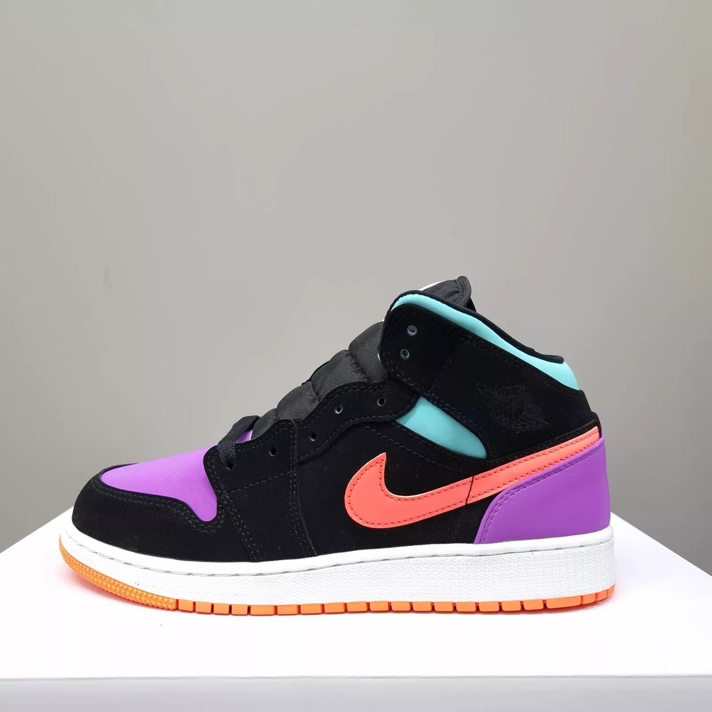 Nike Air Jordan 1 Mid Women Sneaker