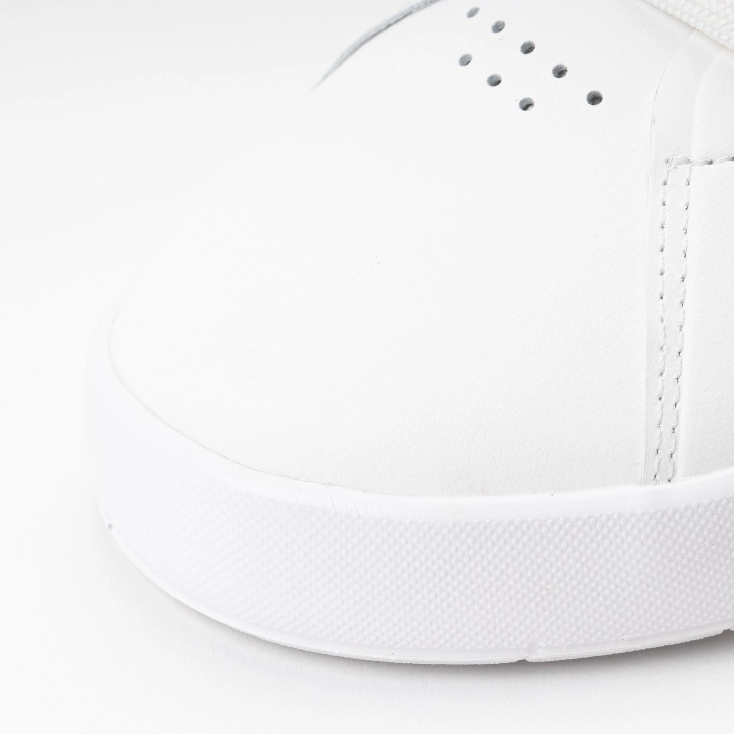 On The Roger Advantage White Sneakers