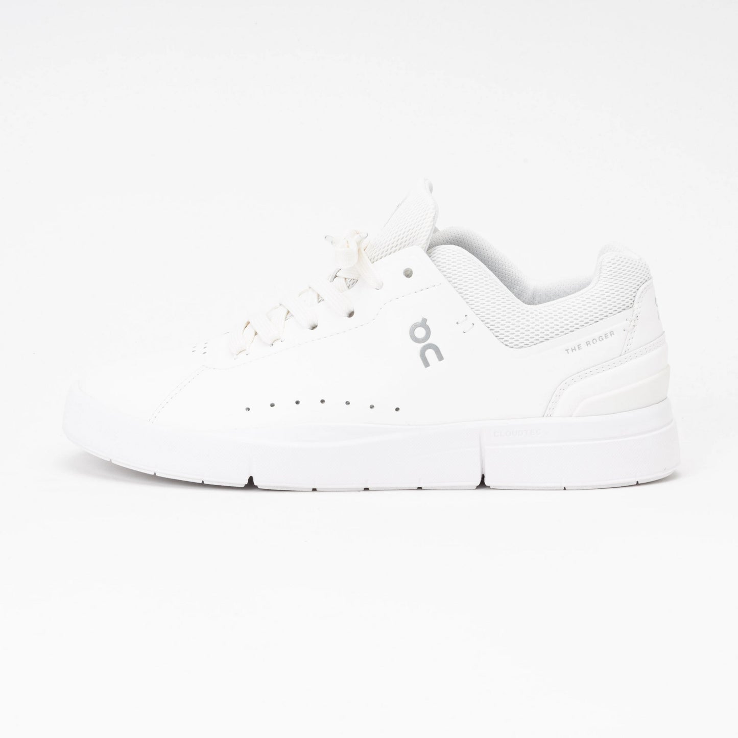 On The Roger Advantage White Sneakers